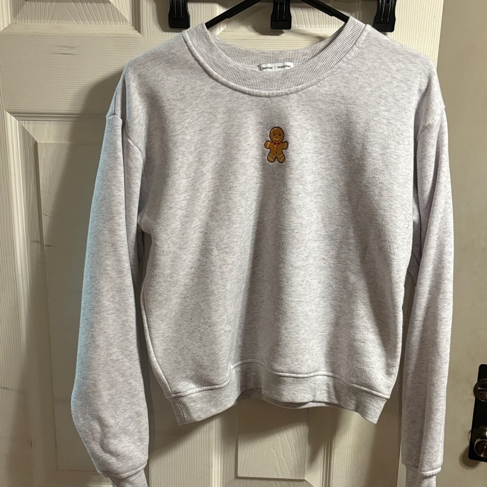 Women's Light Gray Crewneck Sweatshirt with Gingerbread Patch